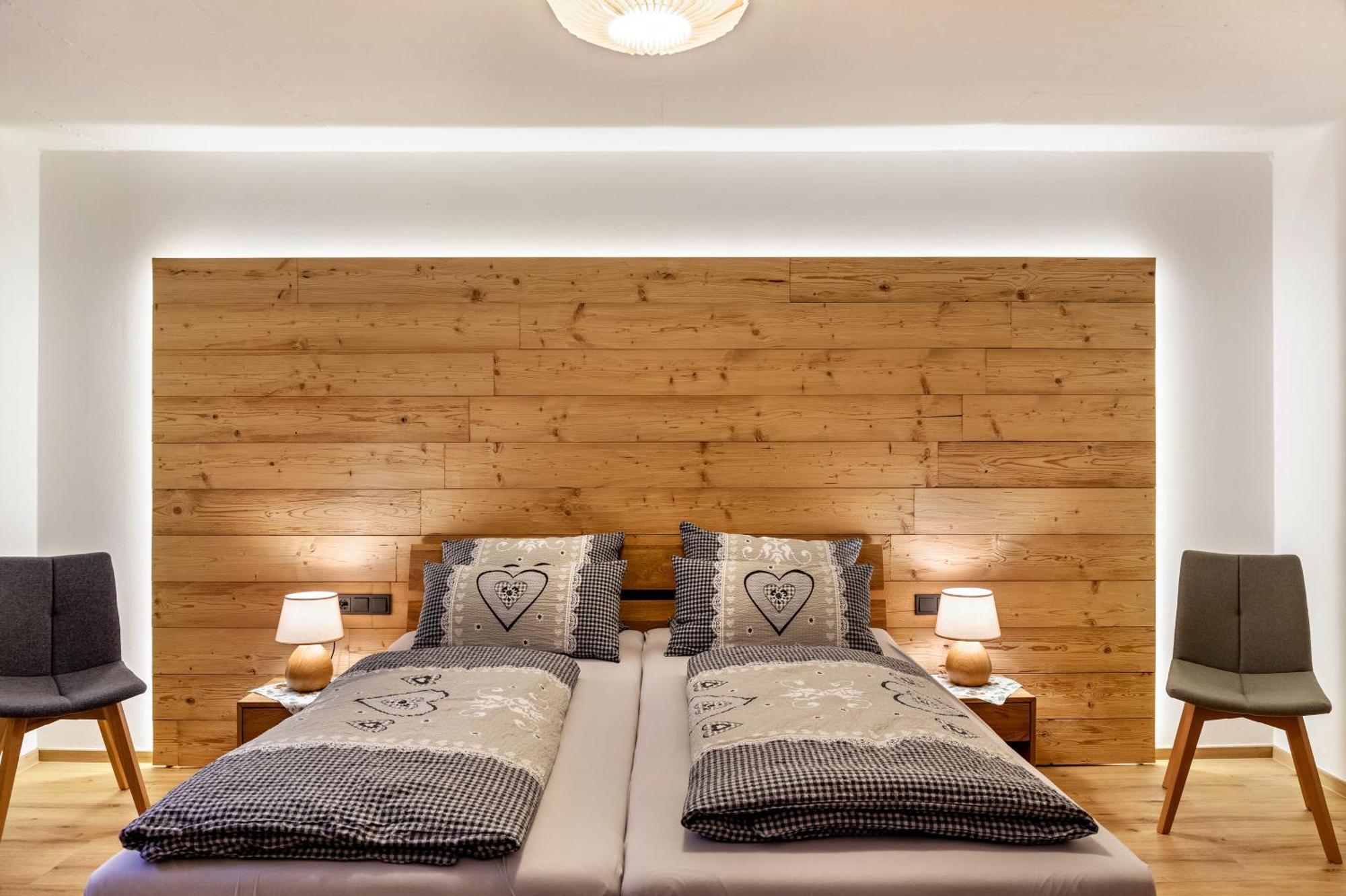 Chalet Aus Holz การ์มิช-พาร์เทนเคียร์เชน ภายนอก รูปภาพ
