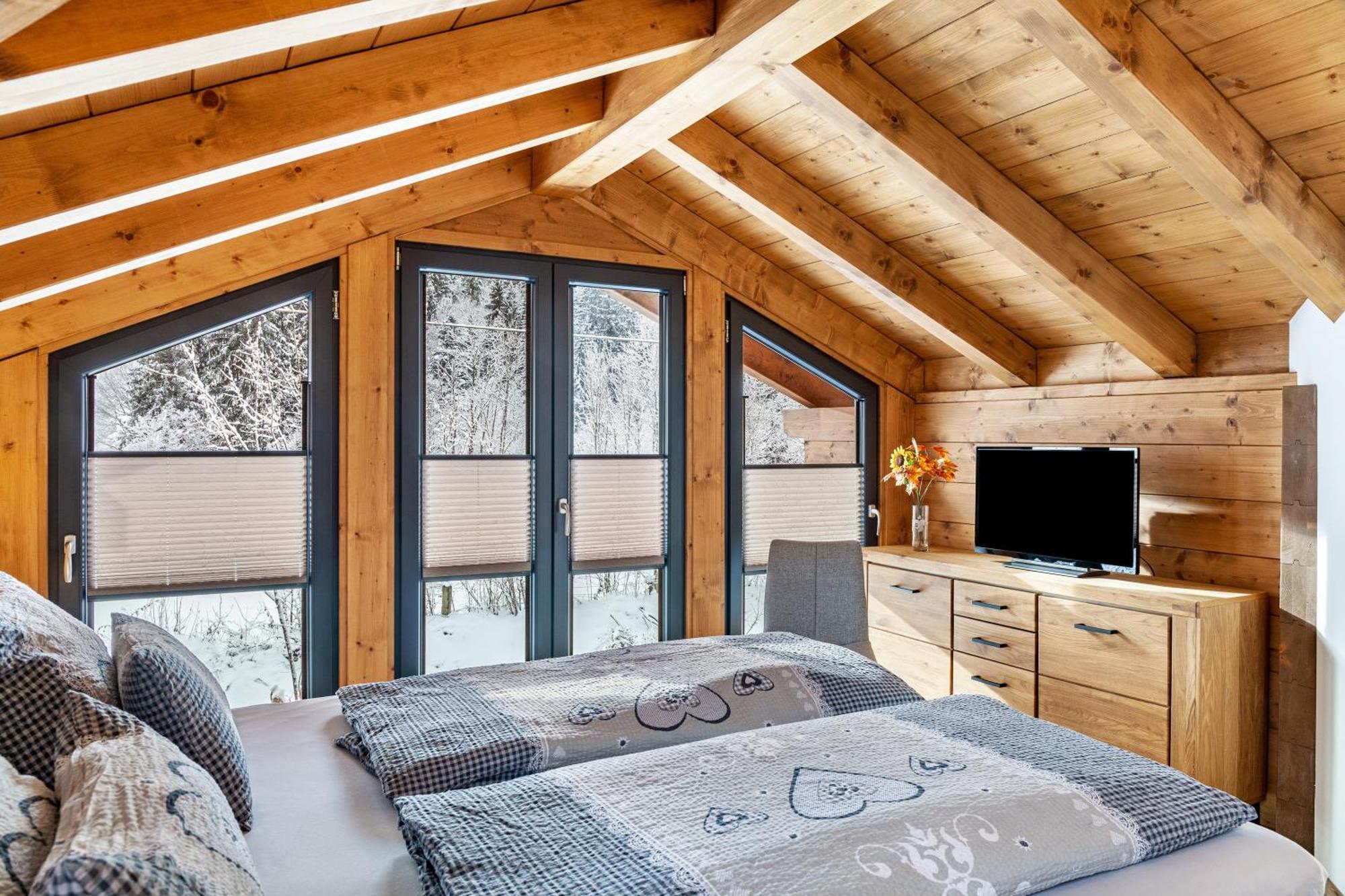 Chalet Aus Holz การ์มิช-พาร์เทนเคียร์เชน ภายนอก รูปภาพ