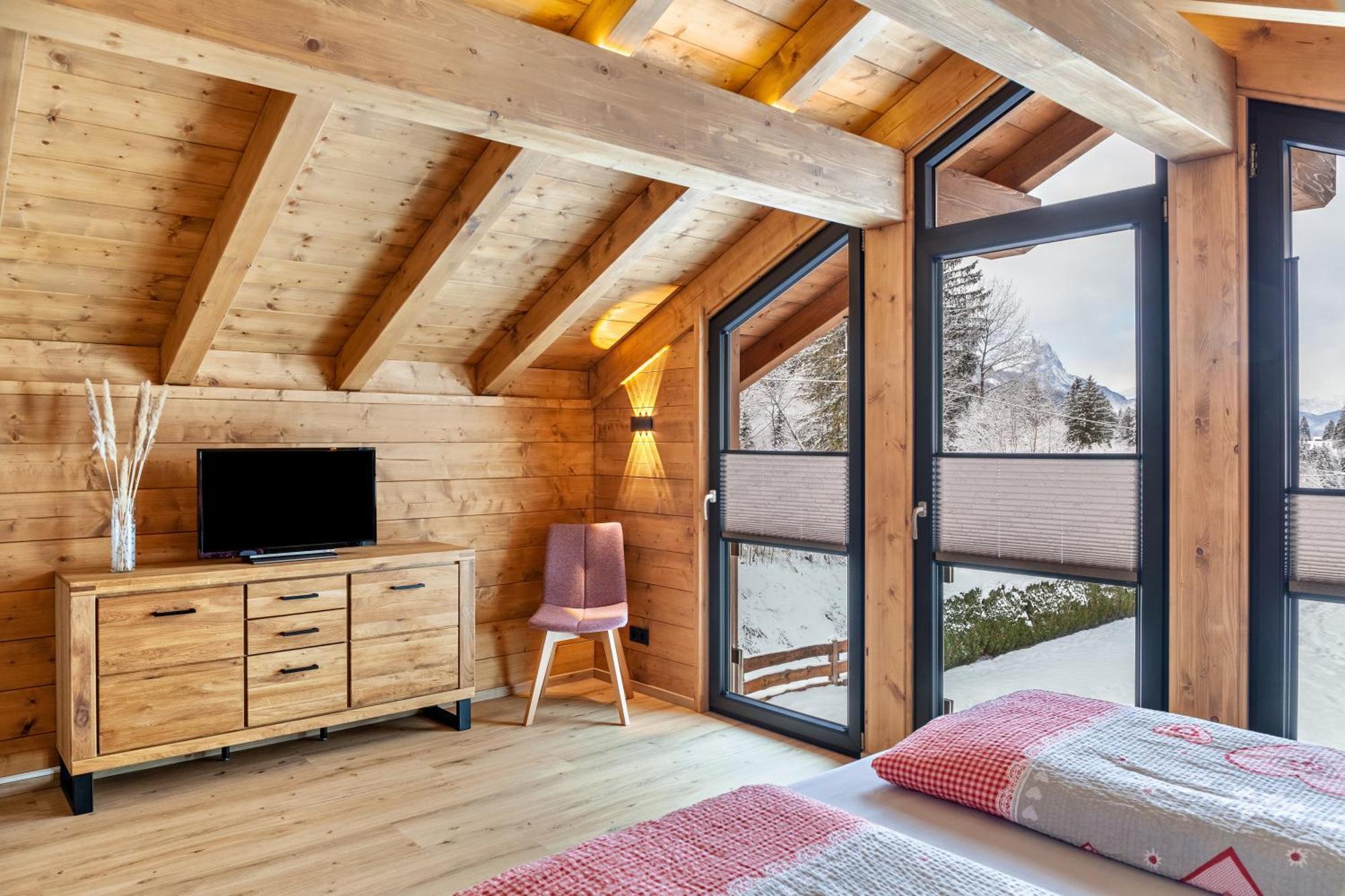 Chalet Aus Holz การ์มิช-พาร์เทนเคียร์เชน ภายนอก รูปภาพ