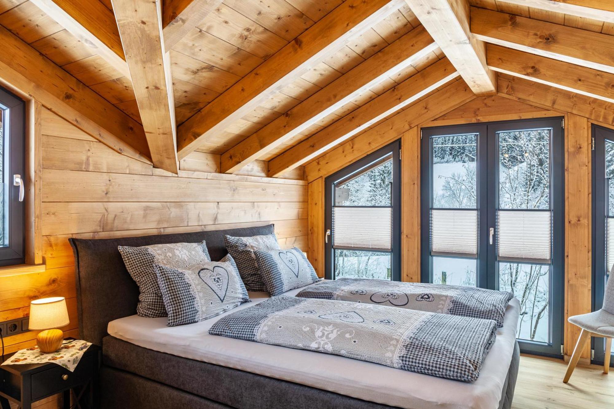 Chalet Aus Holz การ์มิช-พาร์เทนเคียร์เชน ภายนอก รูปภาพ